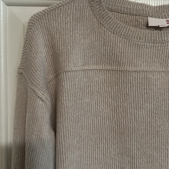 Women's Beige light weight sweater - Picture 2 of 2